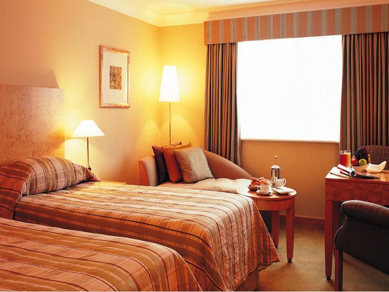 Regency Park Hotel, Health Club & Spa Thatcham Ngoại thất bức ảnh