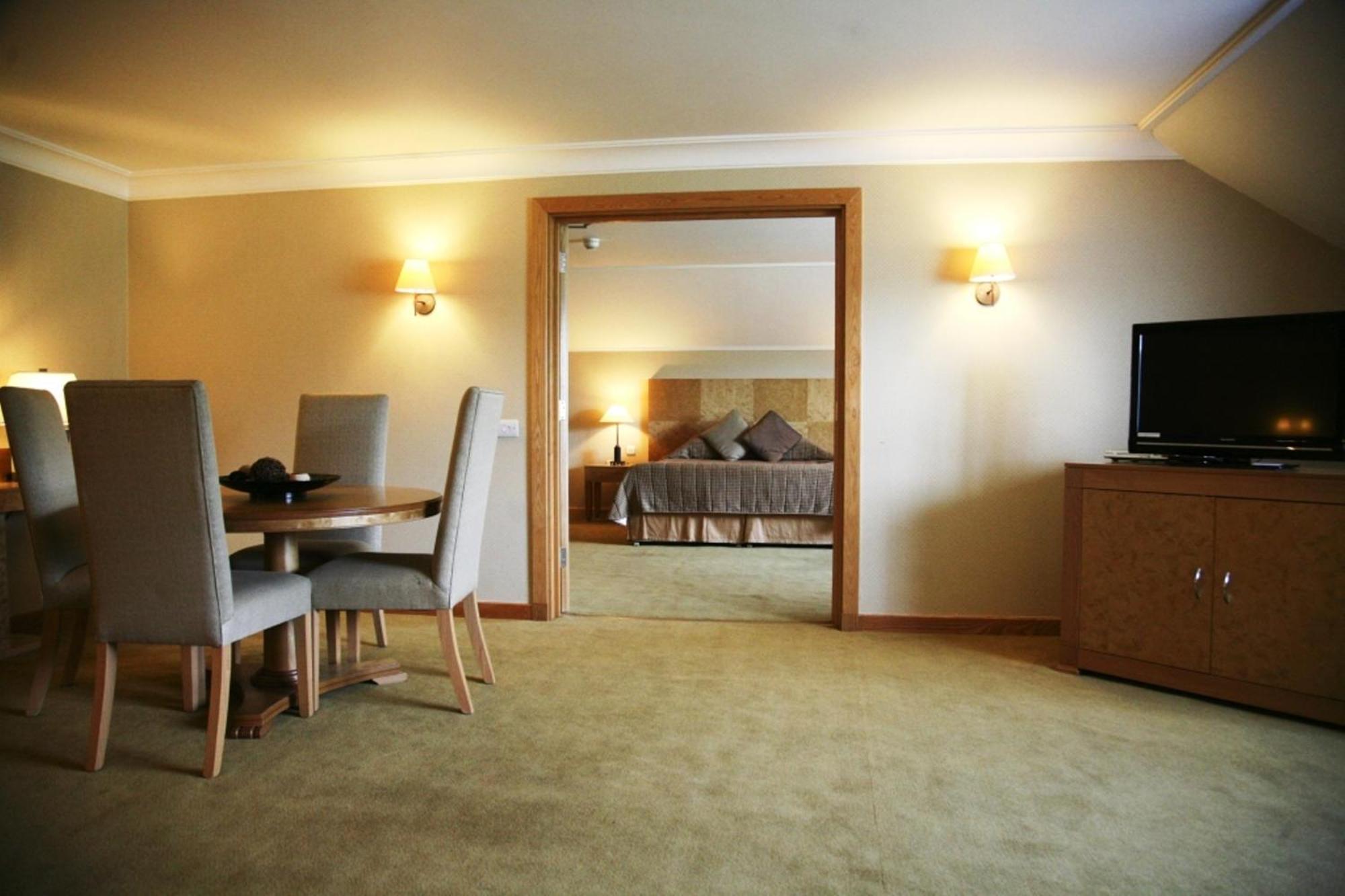 Regency Park Hotel, Health Club & Spa Thatcham Ngoại thất bức ảnh