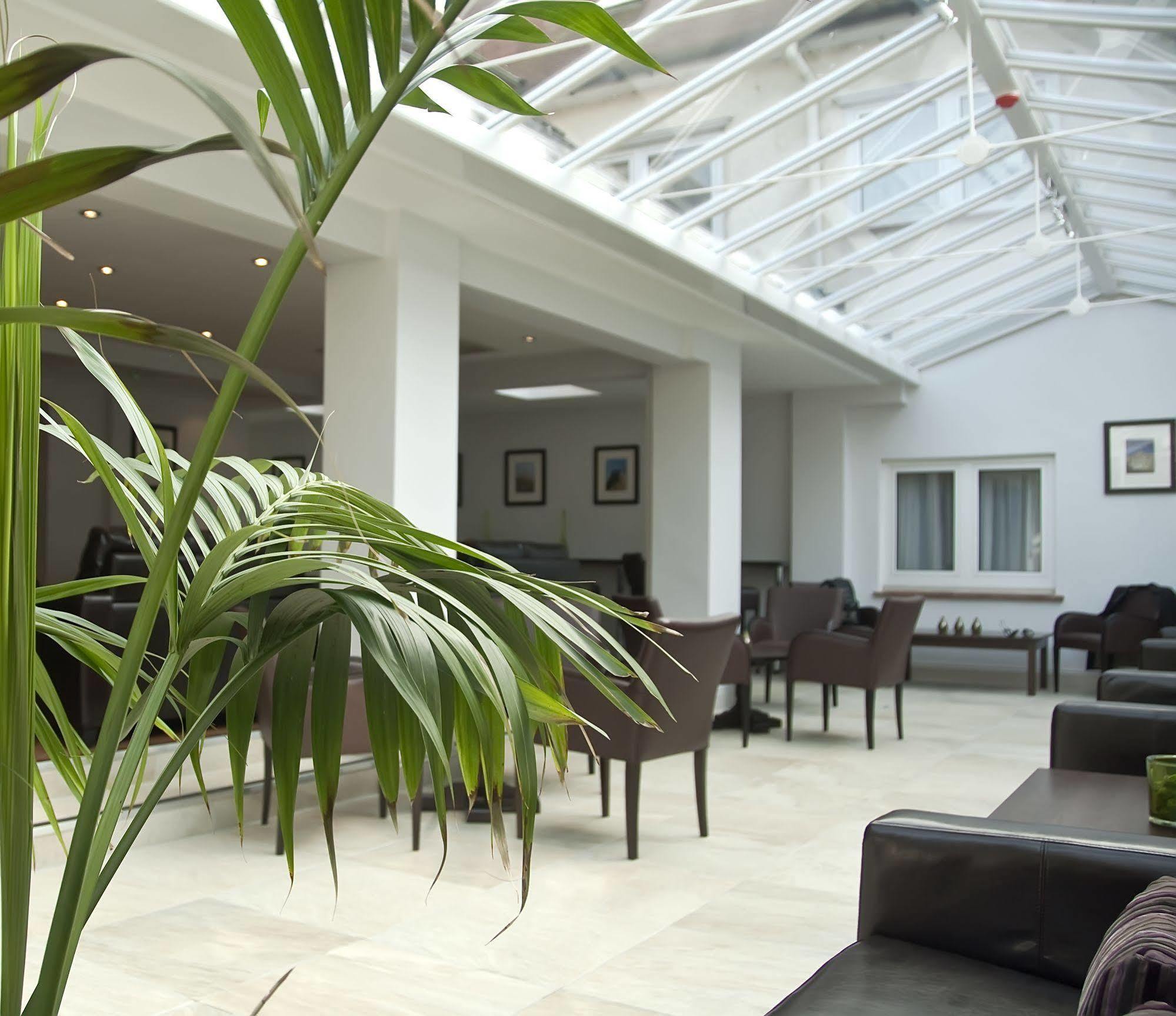 Regency Park Hotel, Health Club & Spa Thatcham Ngoại thất bức ảnh
