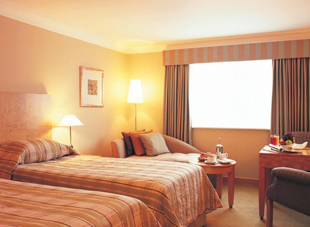 Regency Park Hotel, Health Club & Spa Thatcham Ngoại thất bức ảnh