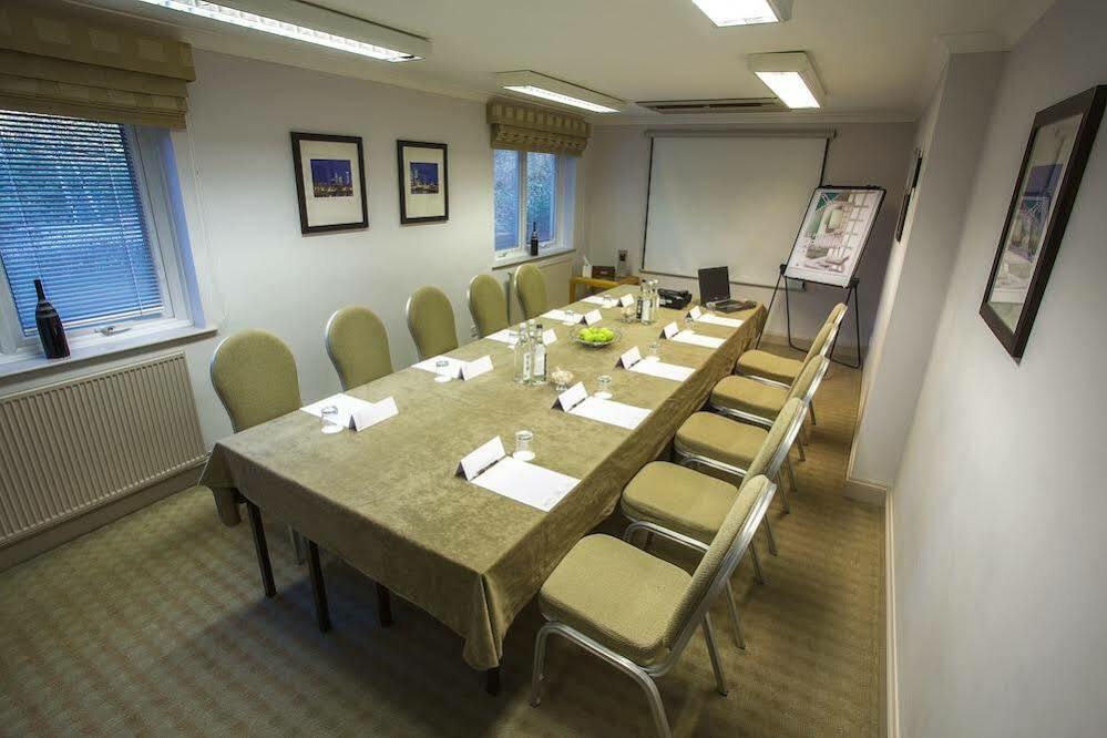 Regency Park Hotel, Health Club & Spa Thatcham Ngoại thất bức ảnh